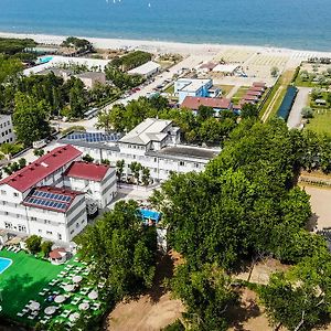 Color Green Village Cesenatico Family